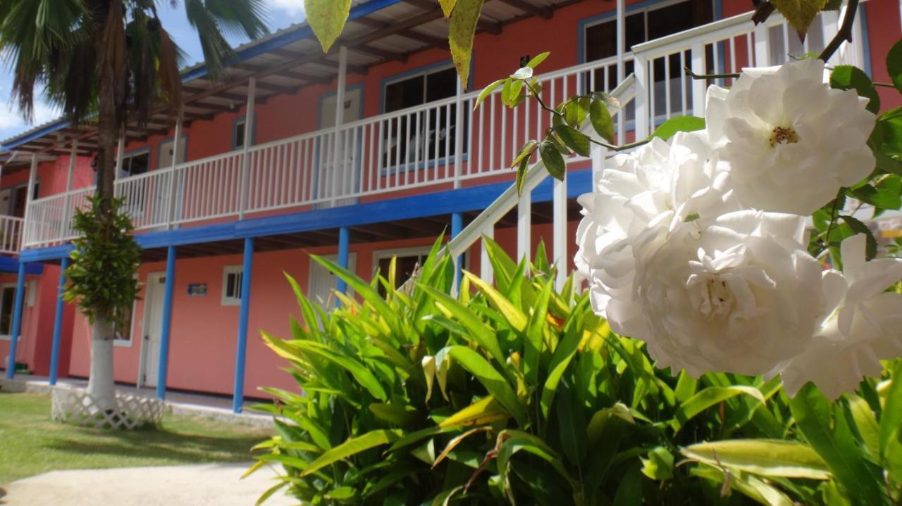 Hotel Posada Del Mar Fresh Water Bay Bagian luar foto